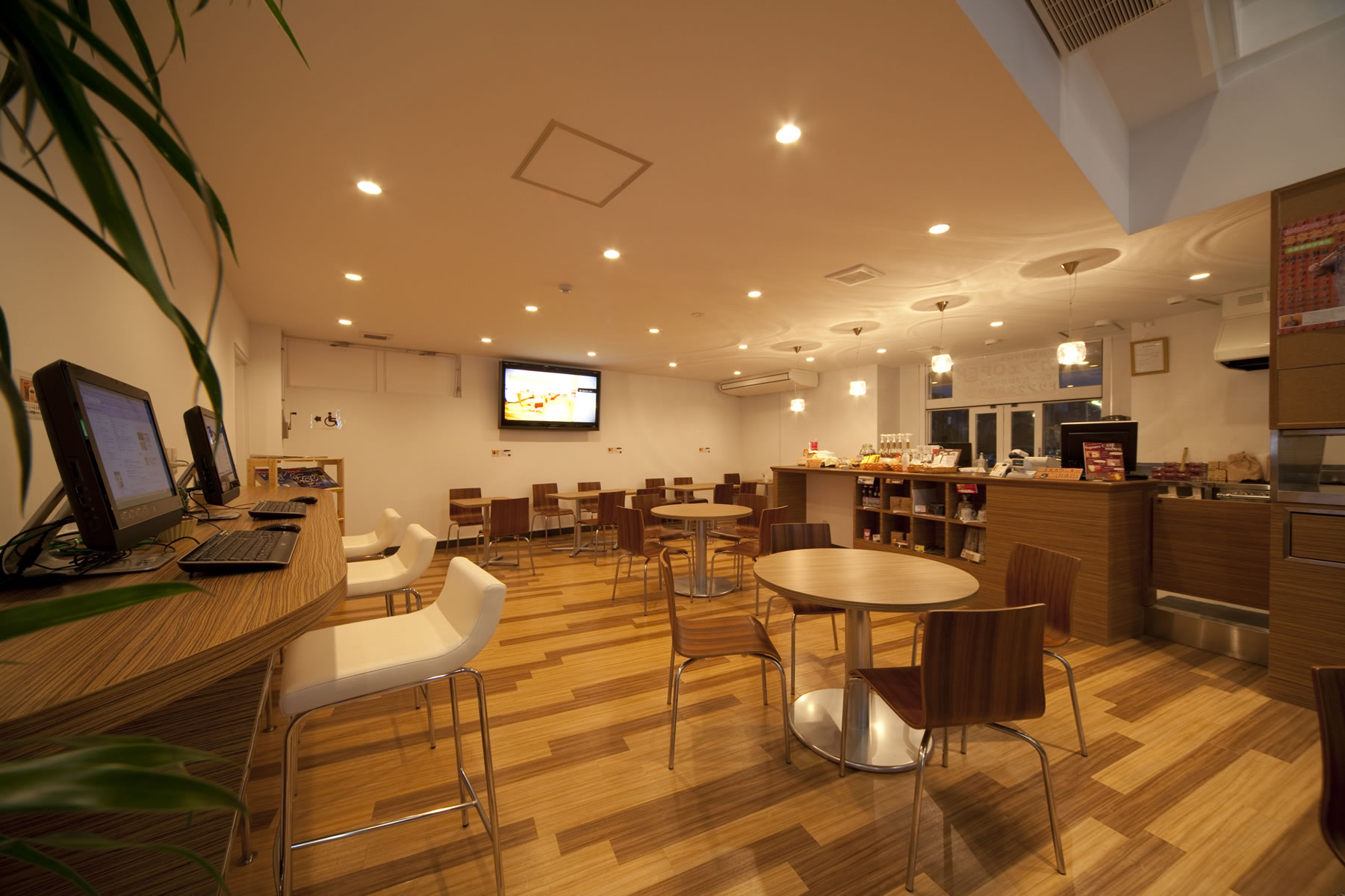 てぃーだスクエア 沖縄の店舗デザイン、住宅建築、設計・施工なら株式会社アレックス